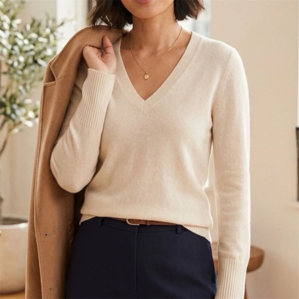 Babaton Aritzia Cashmere Sweater Womens Size S Cream V-neck Soft Pullover *Flaw